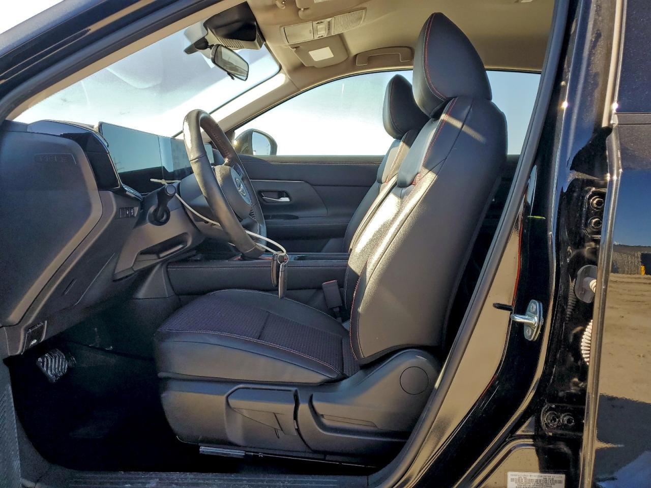 2025 NISSAN KICKS