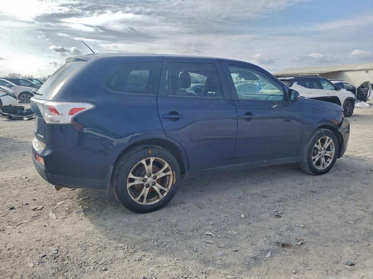 2014 MITSUBISHI outlander