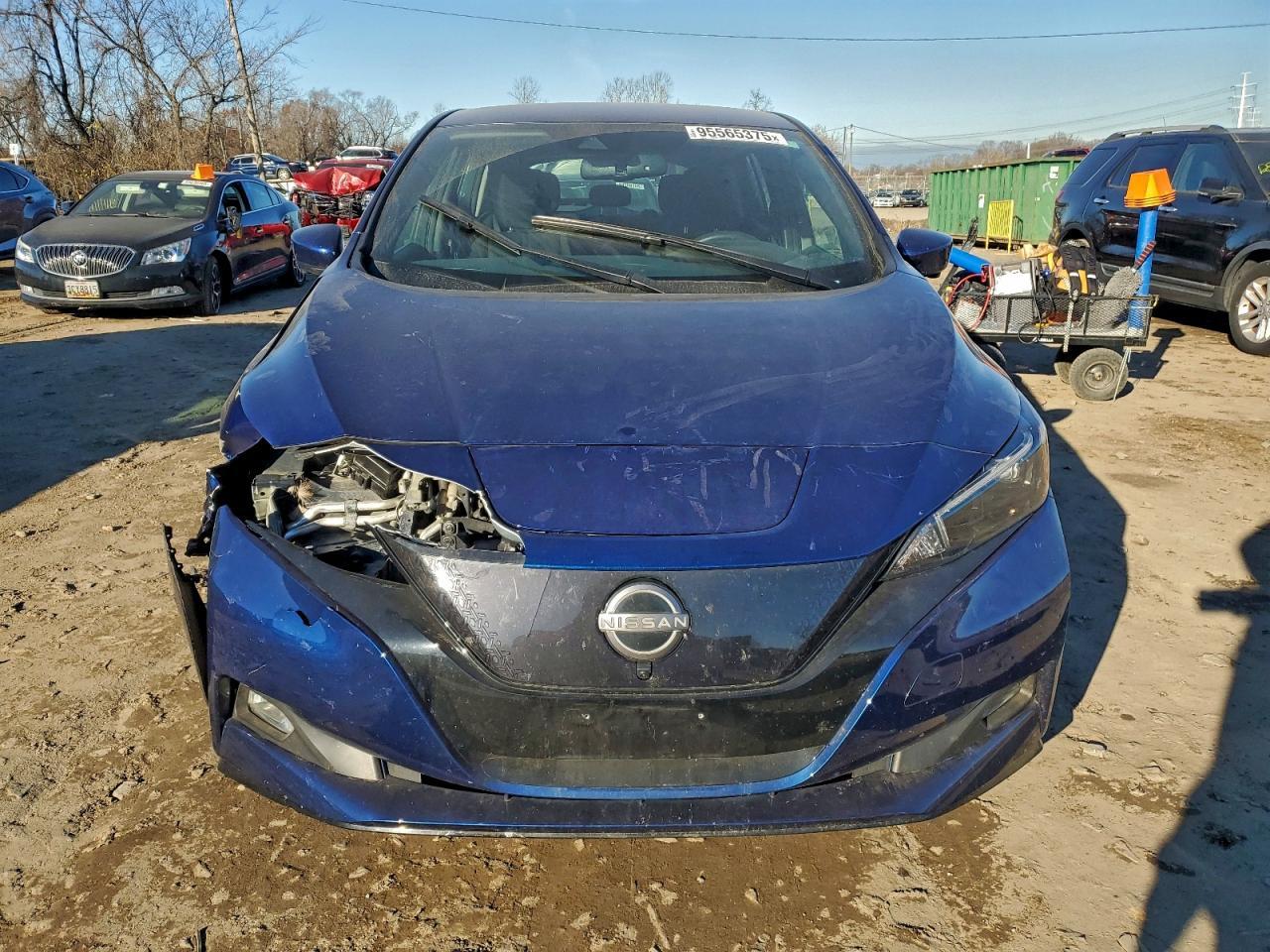 2023 NISSAN LEAF