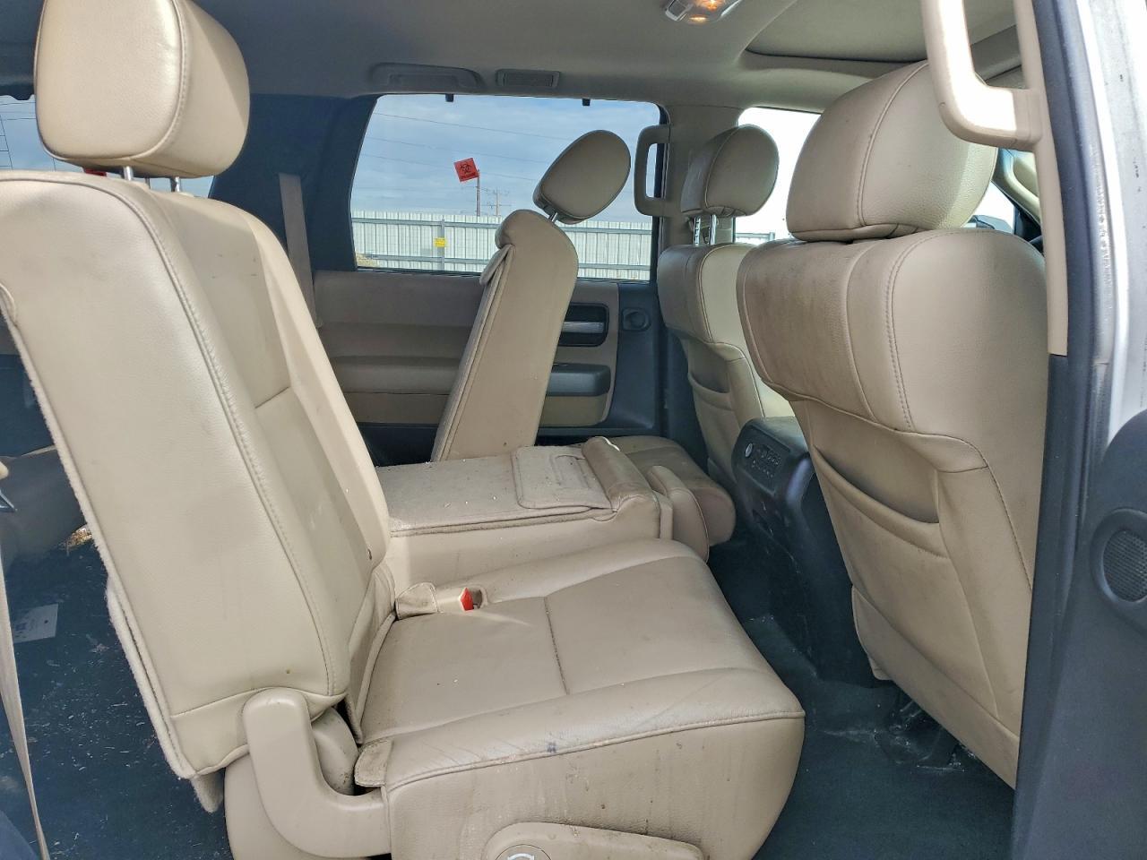 2014 TOYOTA Sequoia