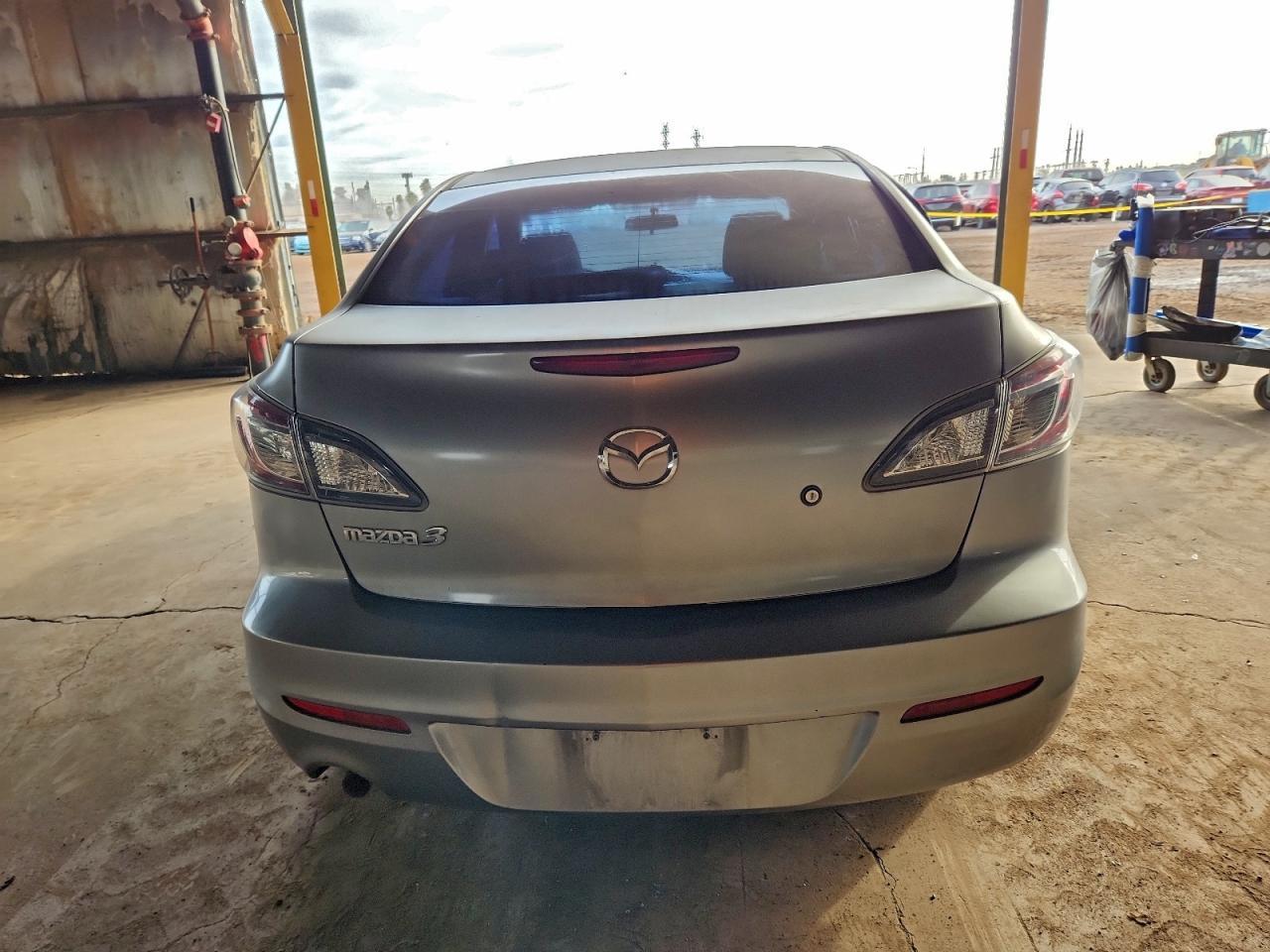 2013 MAZDA 3