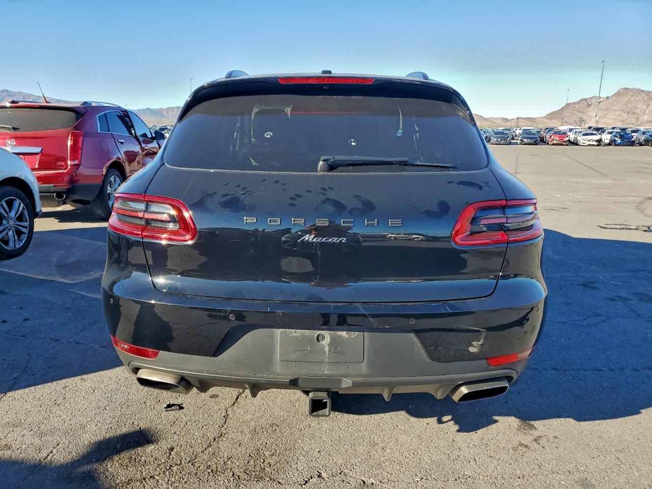 2018 PORSCHE Macan