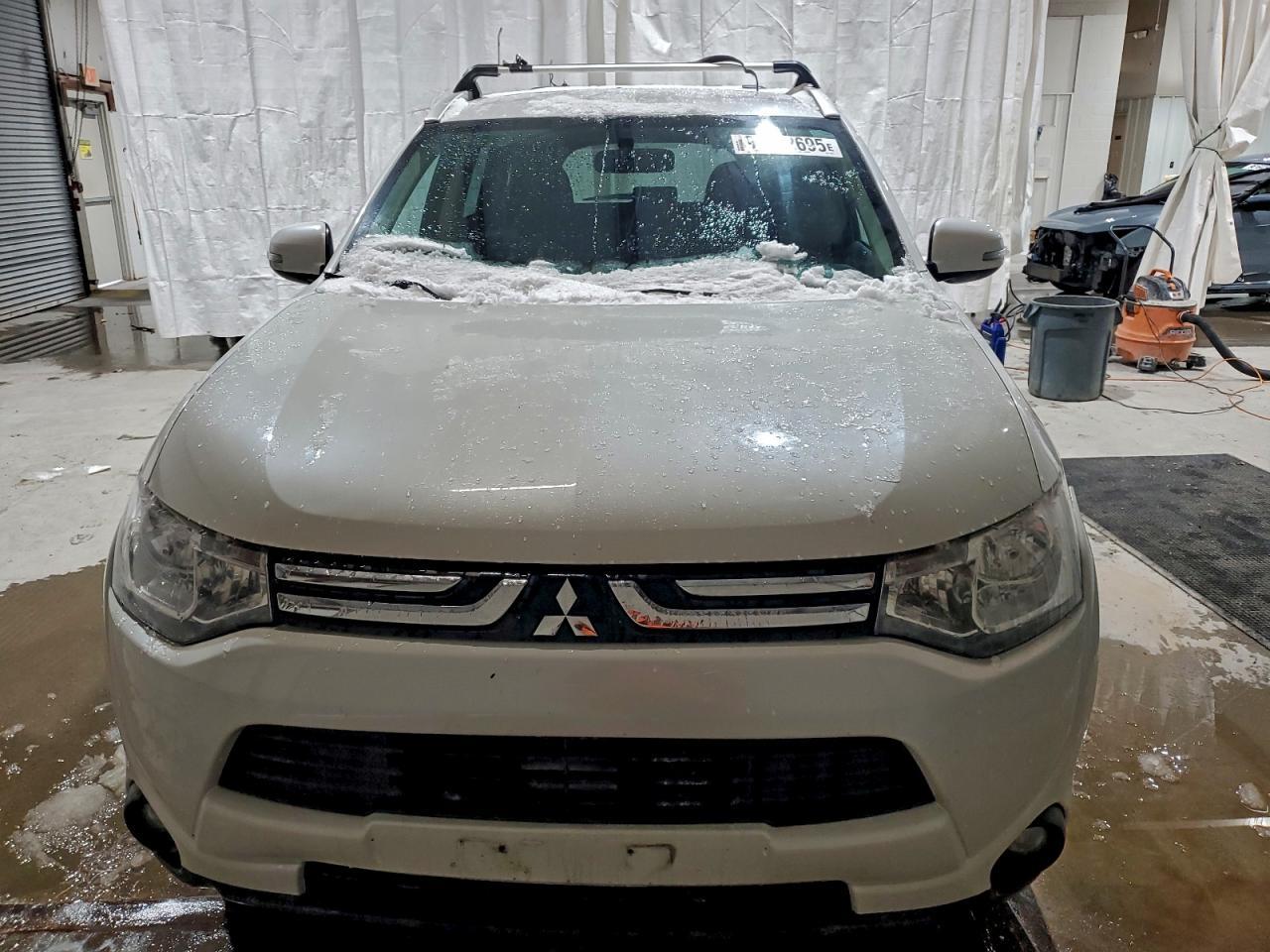 2014 MITSUBISHI outlander