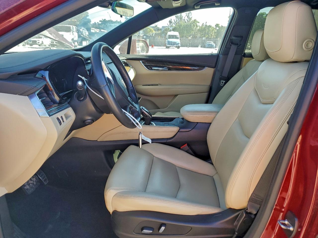 2017 CADILLAC XT5