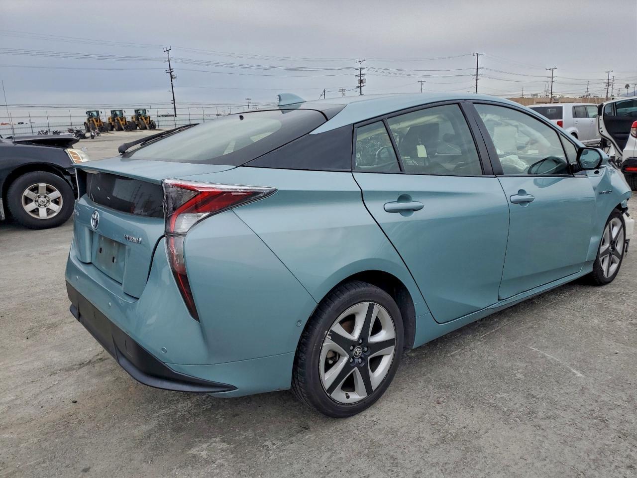 2016 TOYOTA PRIUS