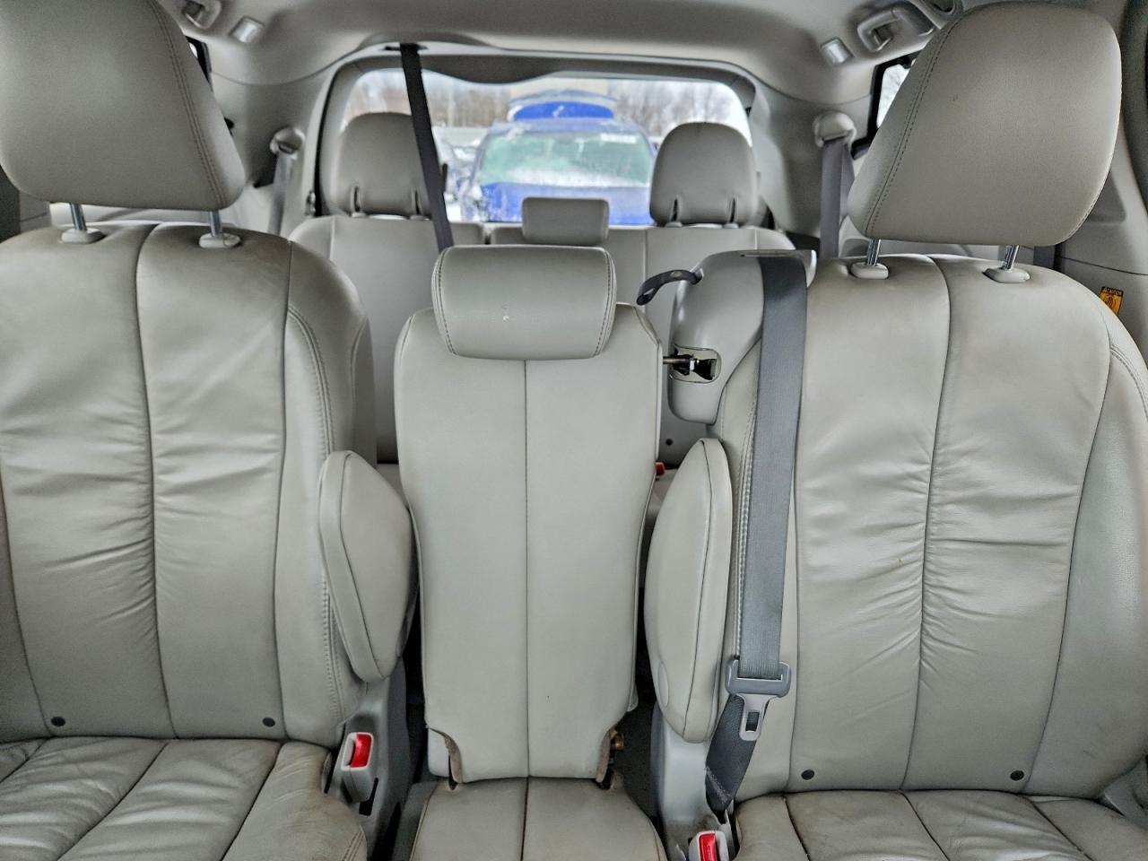 2012 TOYOTA SIENNA
