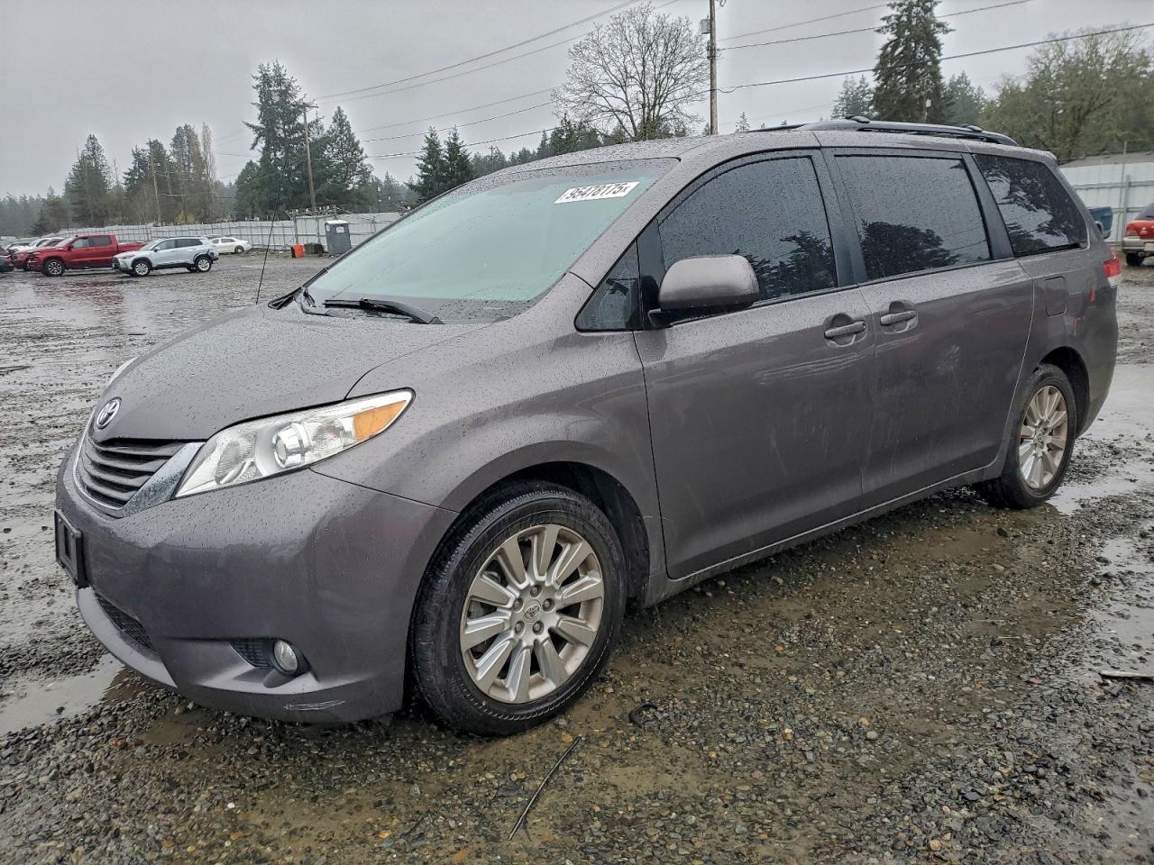2011 TOYOTA SIENNA