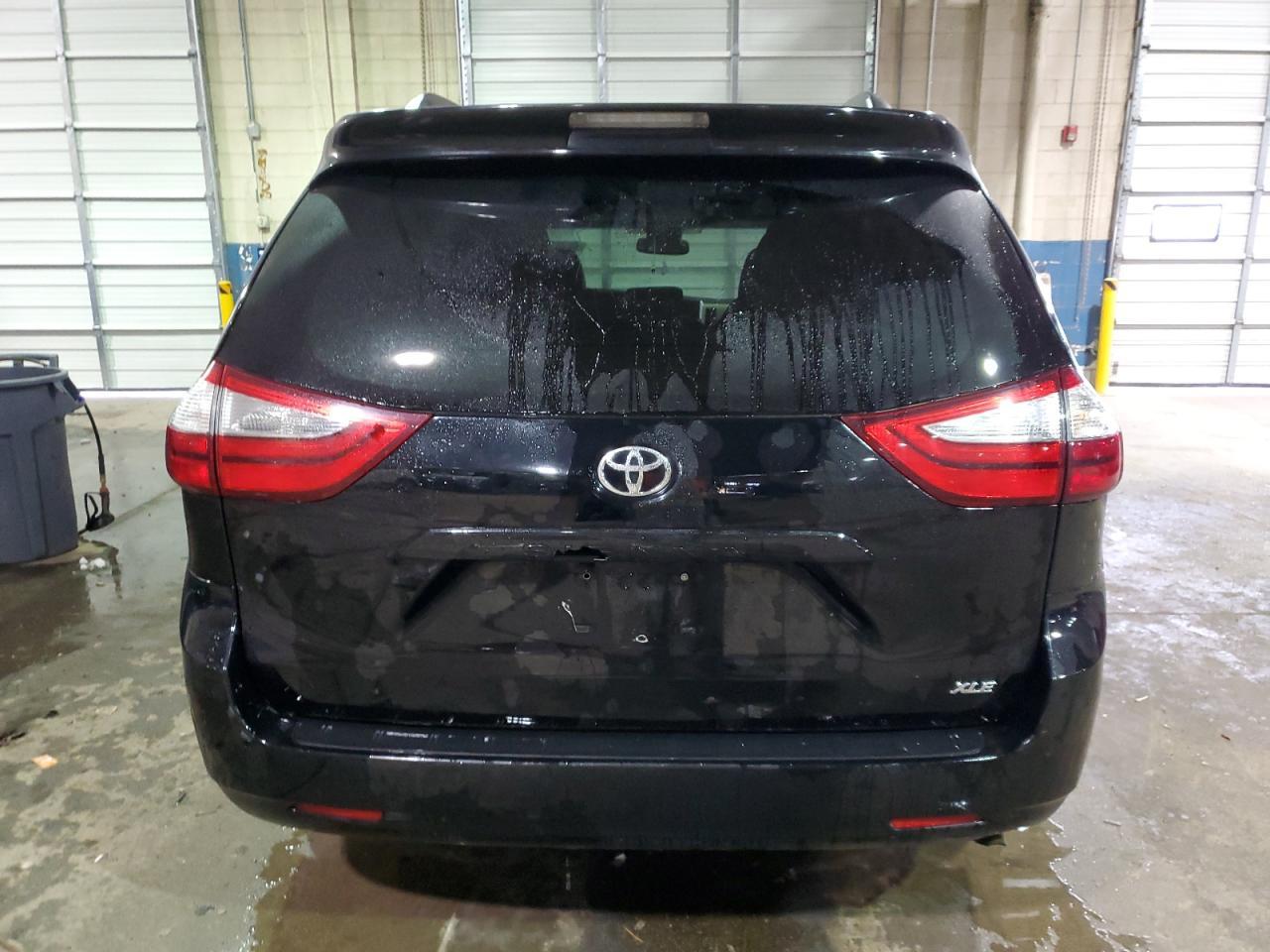 2017 TOYOTA SIENNA