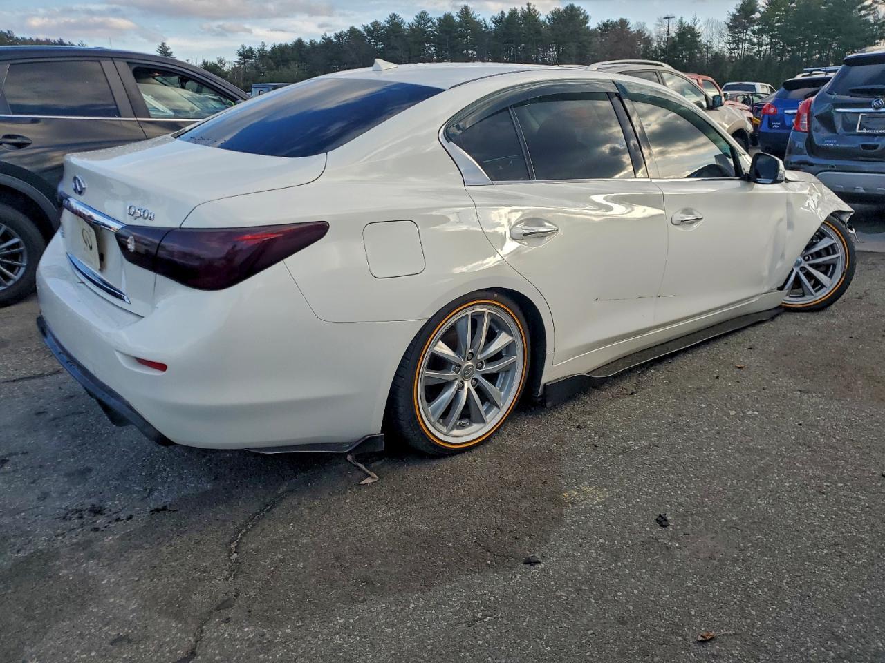 2015 INFINITI Q50