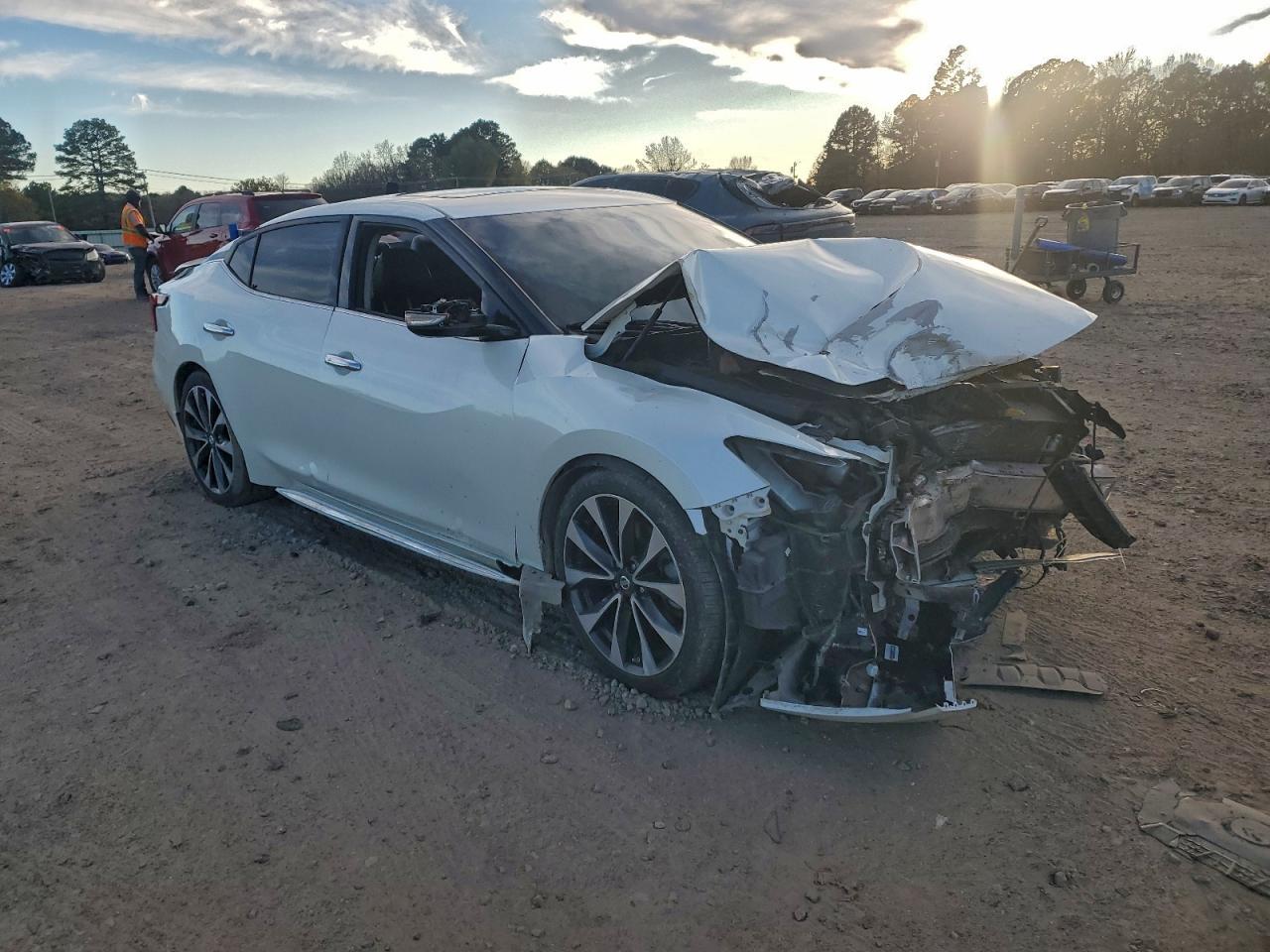 2016 NISSAN Maxima