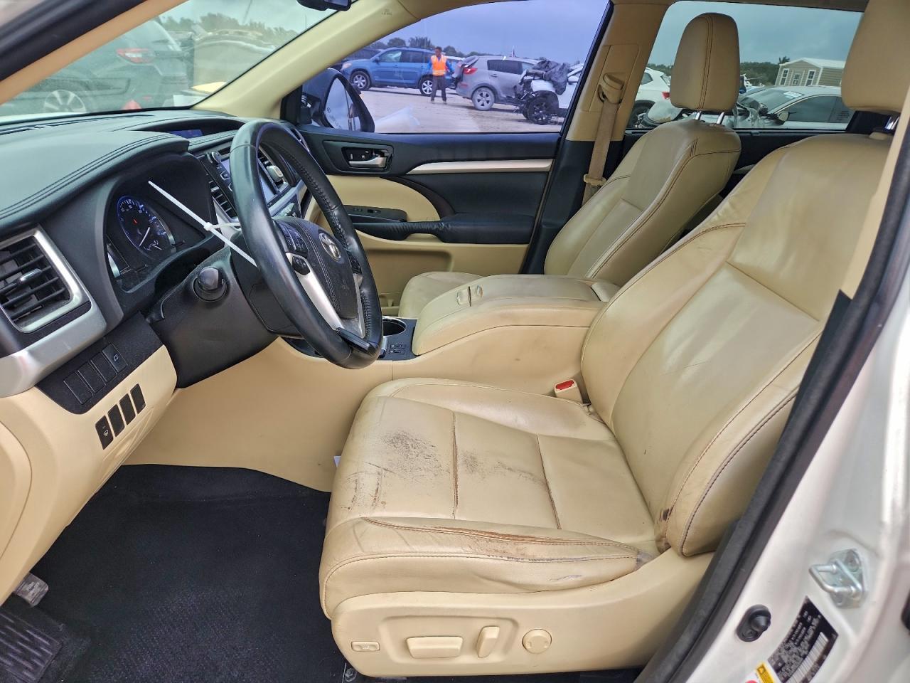 2016 TOYOTA HIGHLANDER