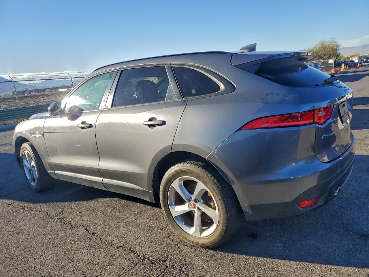 2017 JAGUAR F-Pace