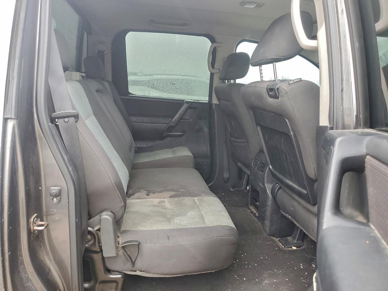 2011 NISSAN Titan