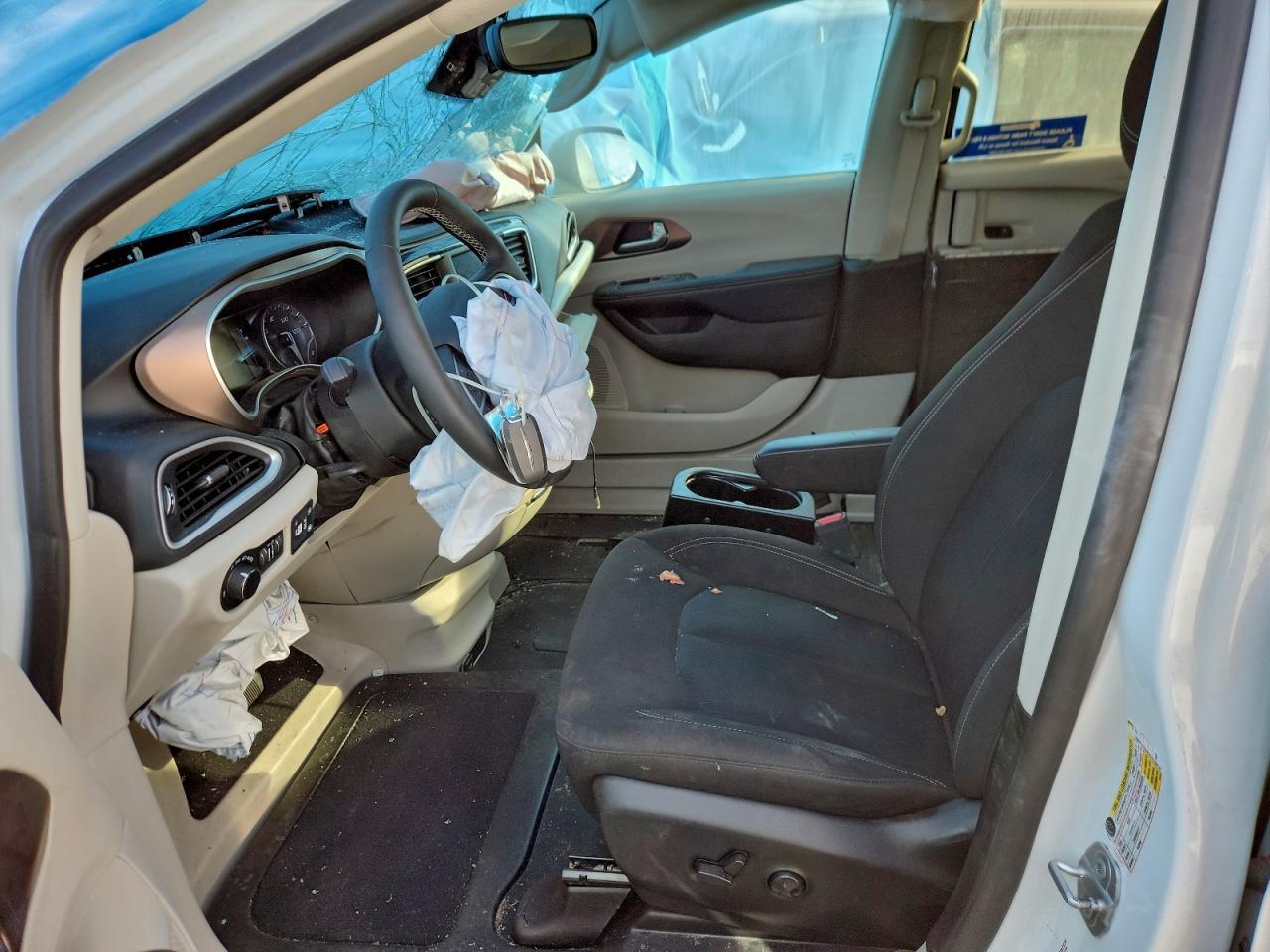 2023 CHRYSLER Voyager
