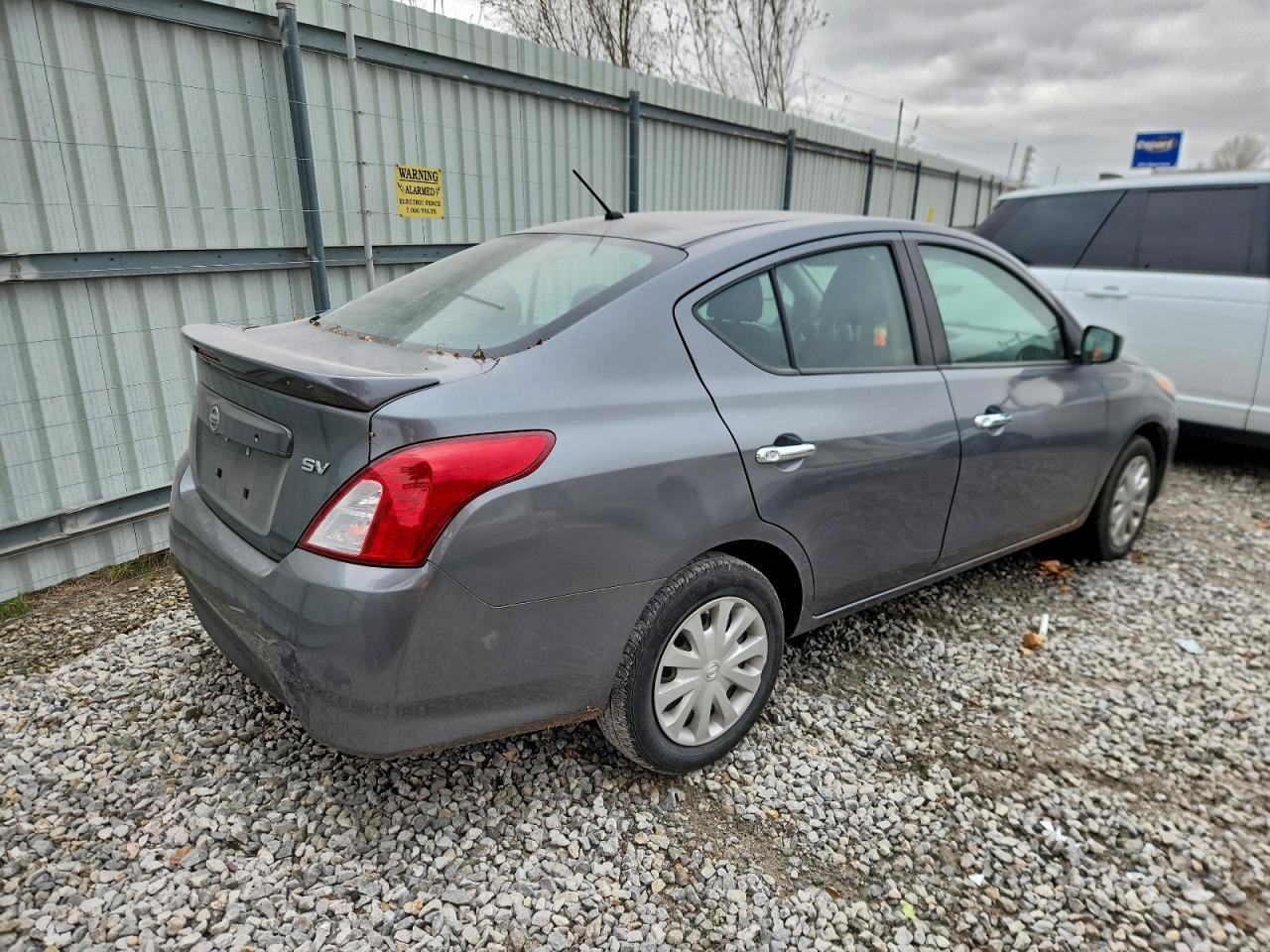 2017 NISSAN VERSA