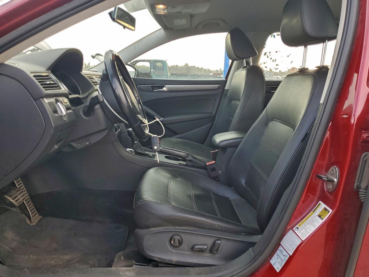 2017 VOLKSWAGEN Passat
