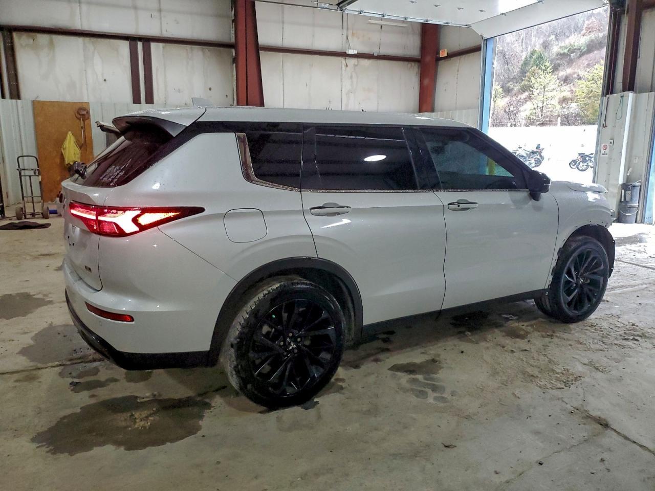 2023 MITSUBISHI outlander