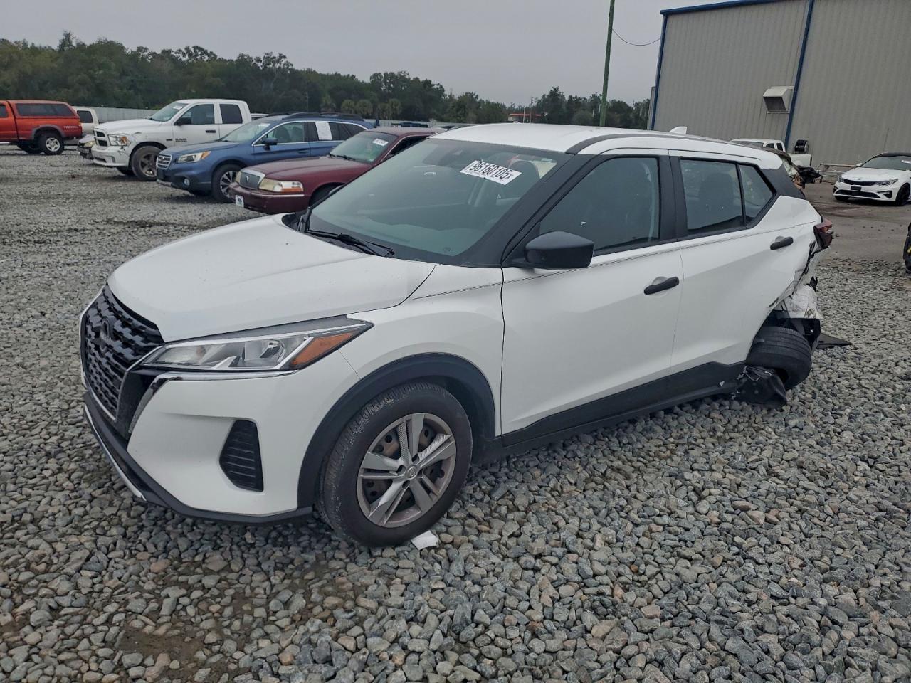 2023 NISSAN KICKS