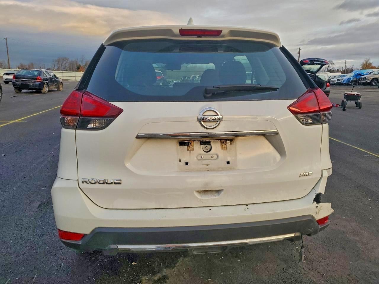 2017 NISSAN ROGUE