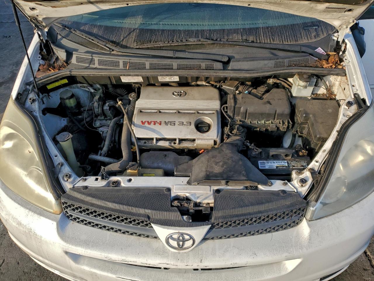 2004 TOYOTA SIENNA