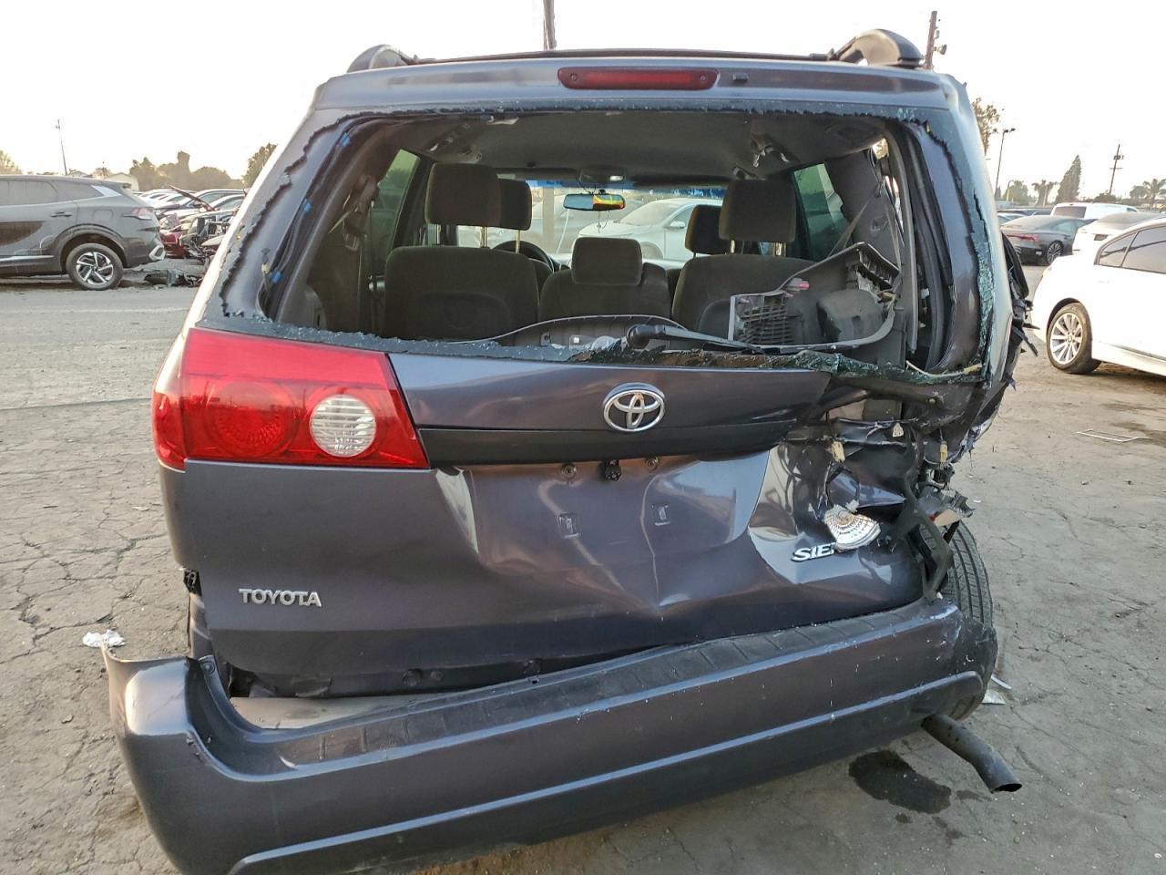 2006 TOYOTA SIENNA