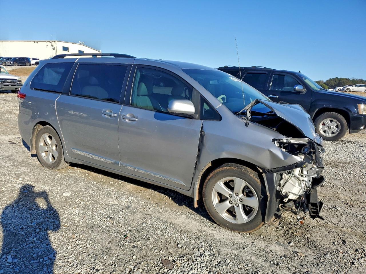 2013 TOYOTA SIENNA