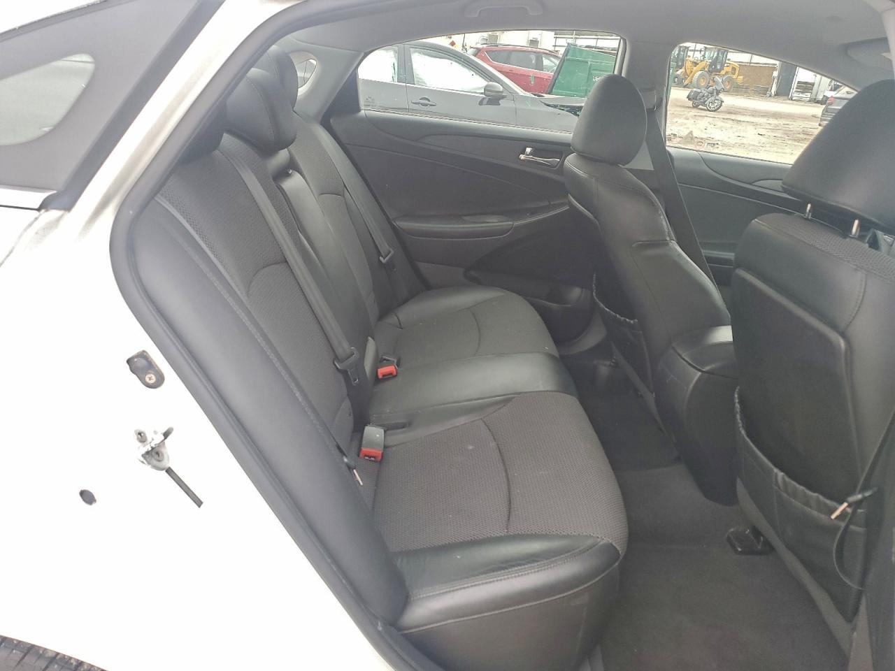 2011 HYUNDAI SONATA