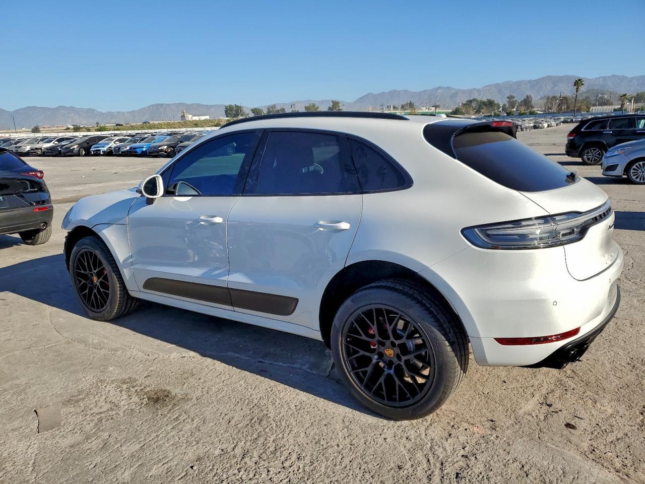 2020 PORSCHE Macan