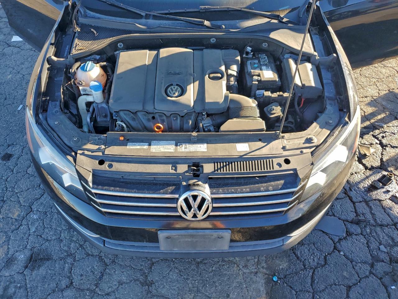 2013 VOLKSWAGEN Passat