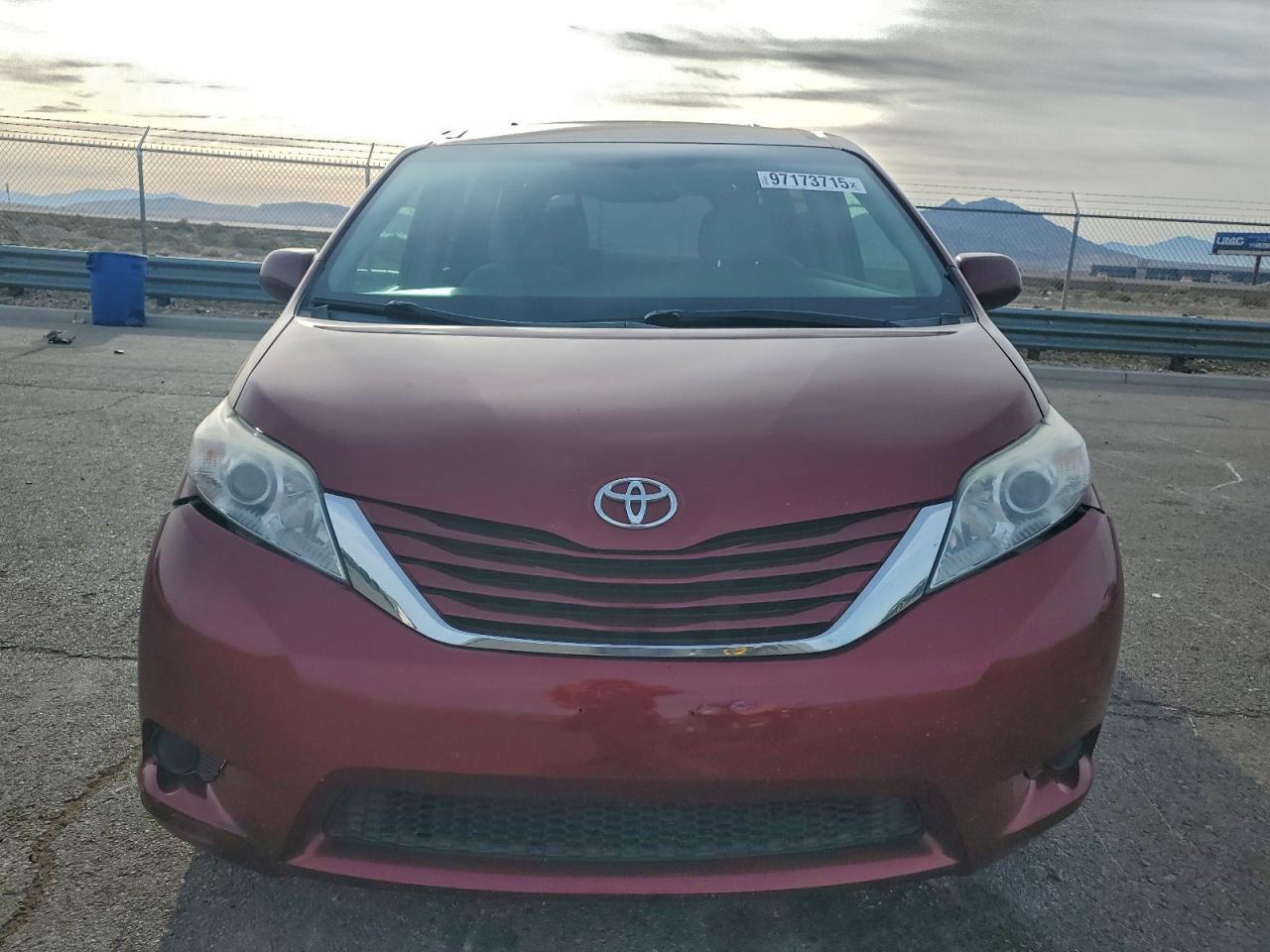 2016 TOYOTA SIENNA