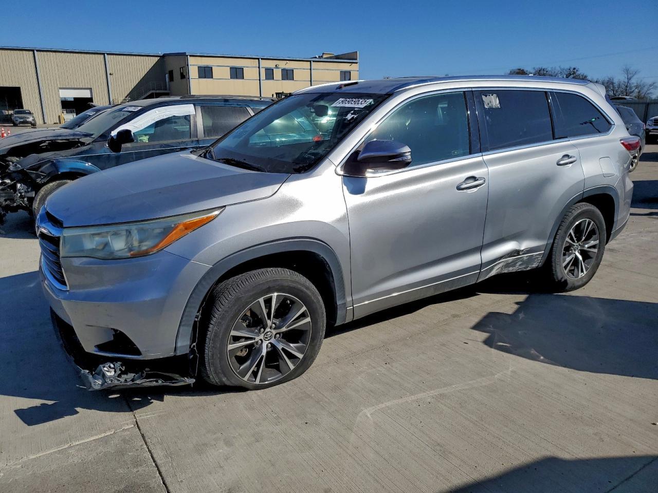2016 TOYOTA HIGHLANDER