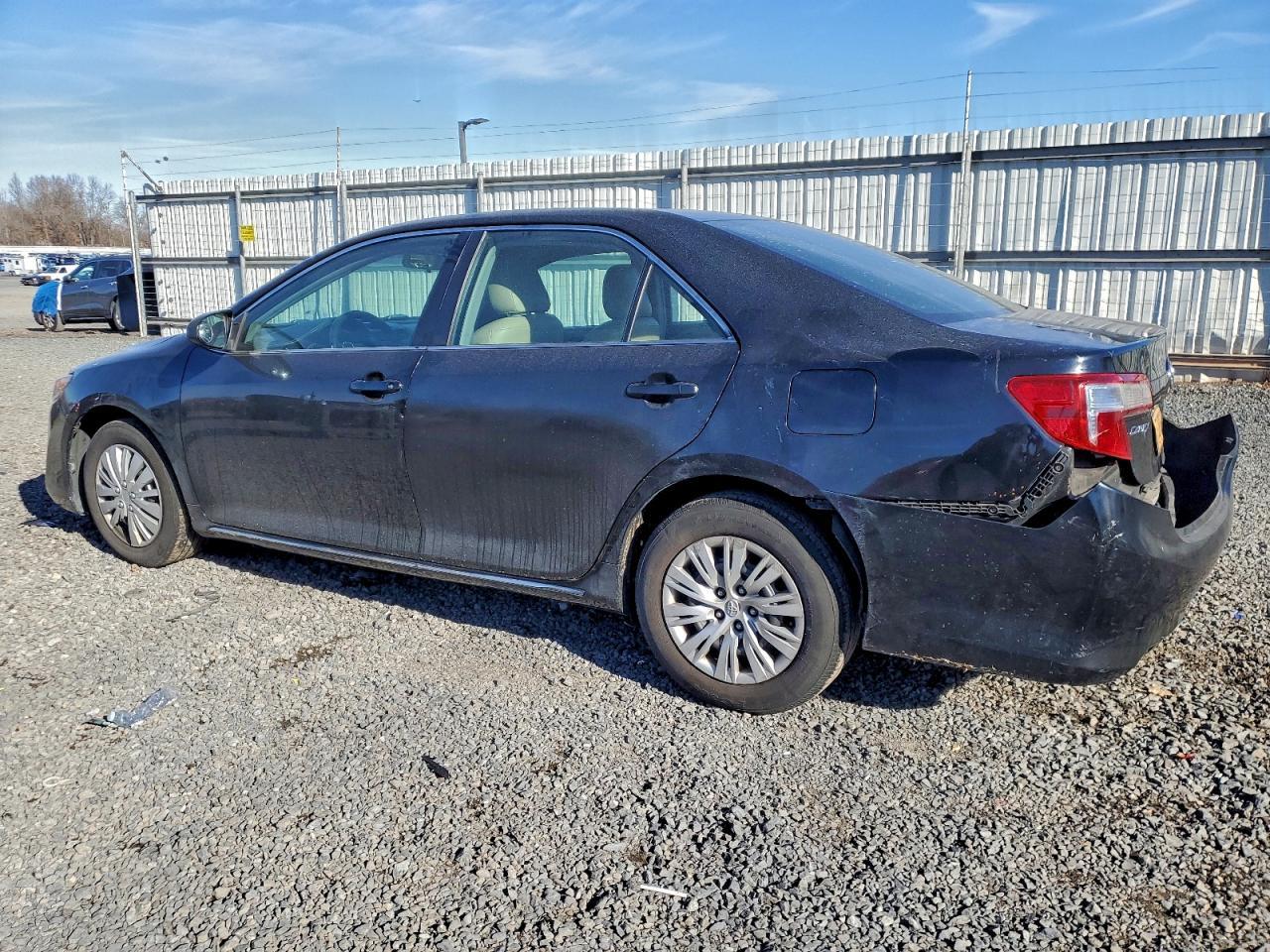 2014 TOYOTA CAMRY