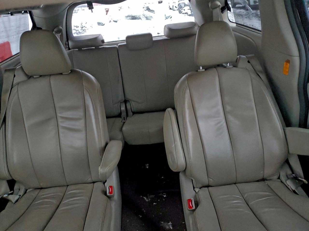 2013 TOYOTA SIENNA