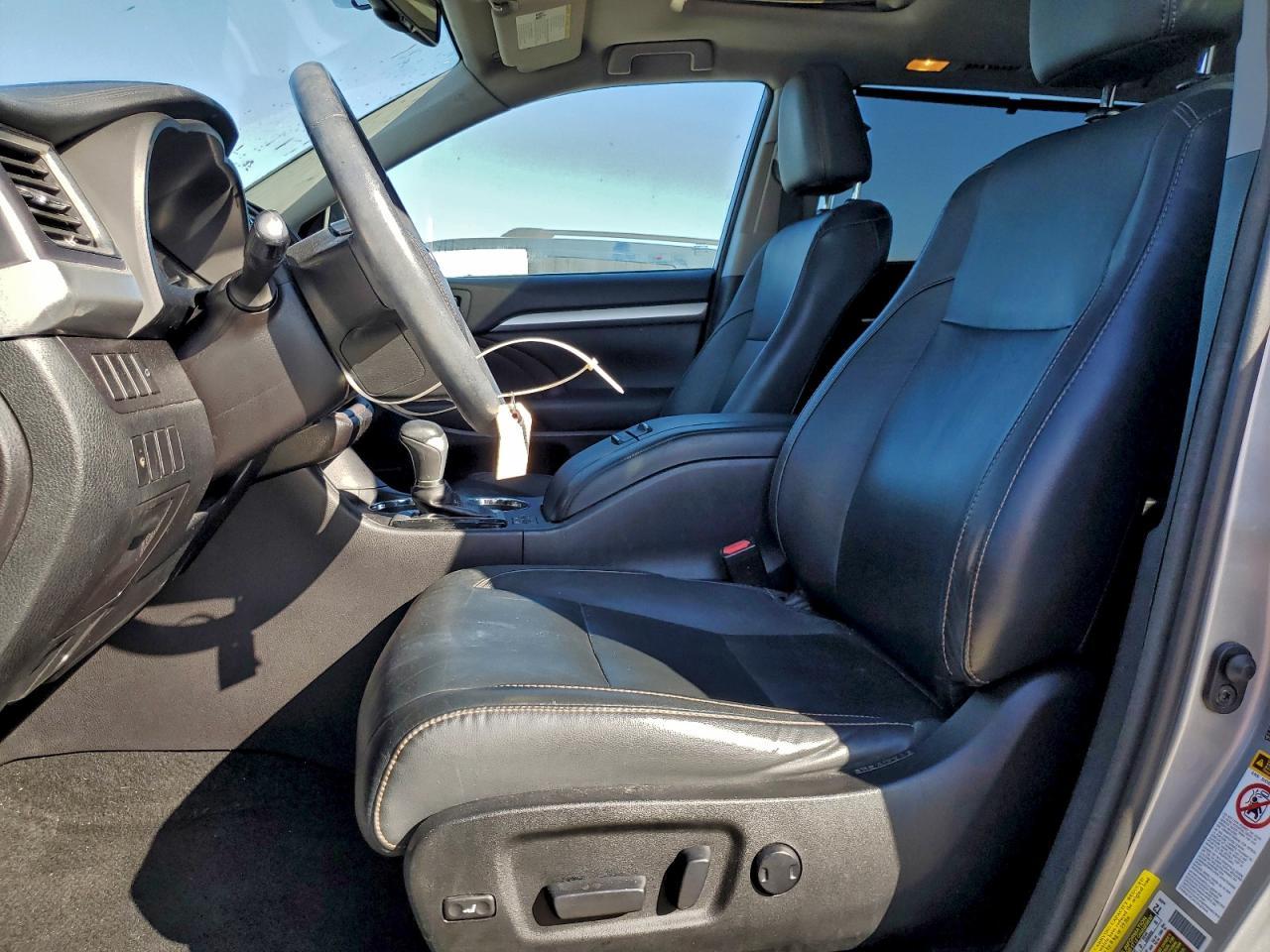 2016 TOYOTA HIGHLANDER