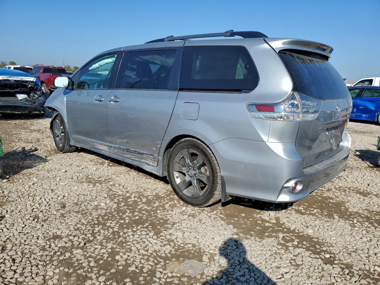 2016 TOYOTA SIENNA