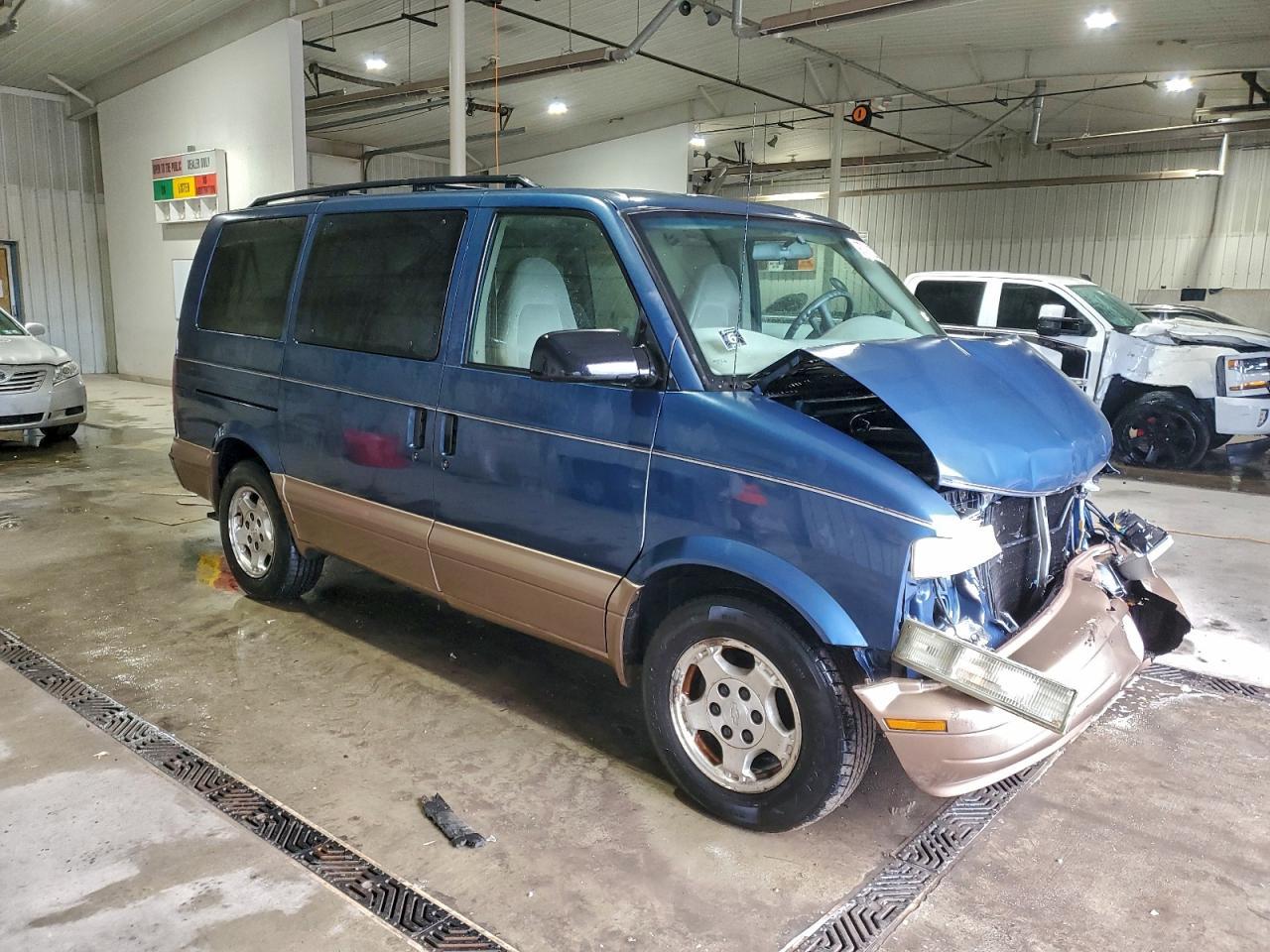 2004 CHEVROLET Astro