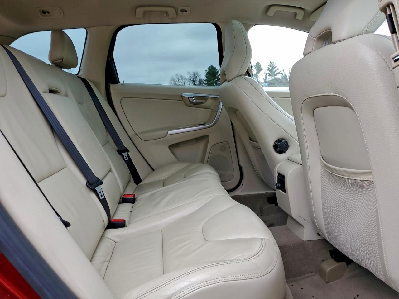 2011 VOLVO XC60