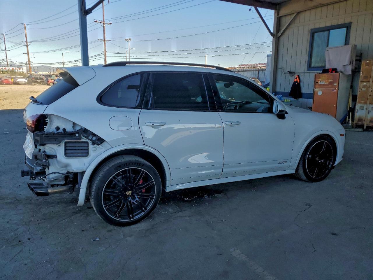2016 PORSCHE CAYENNE