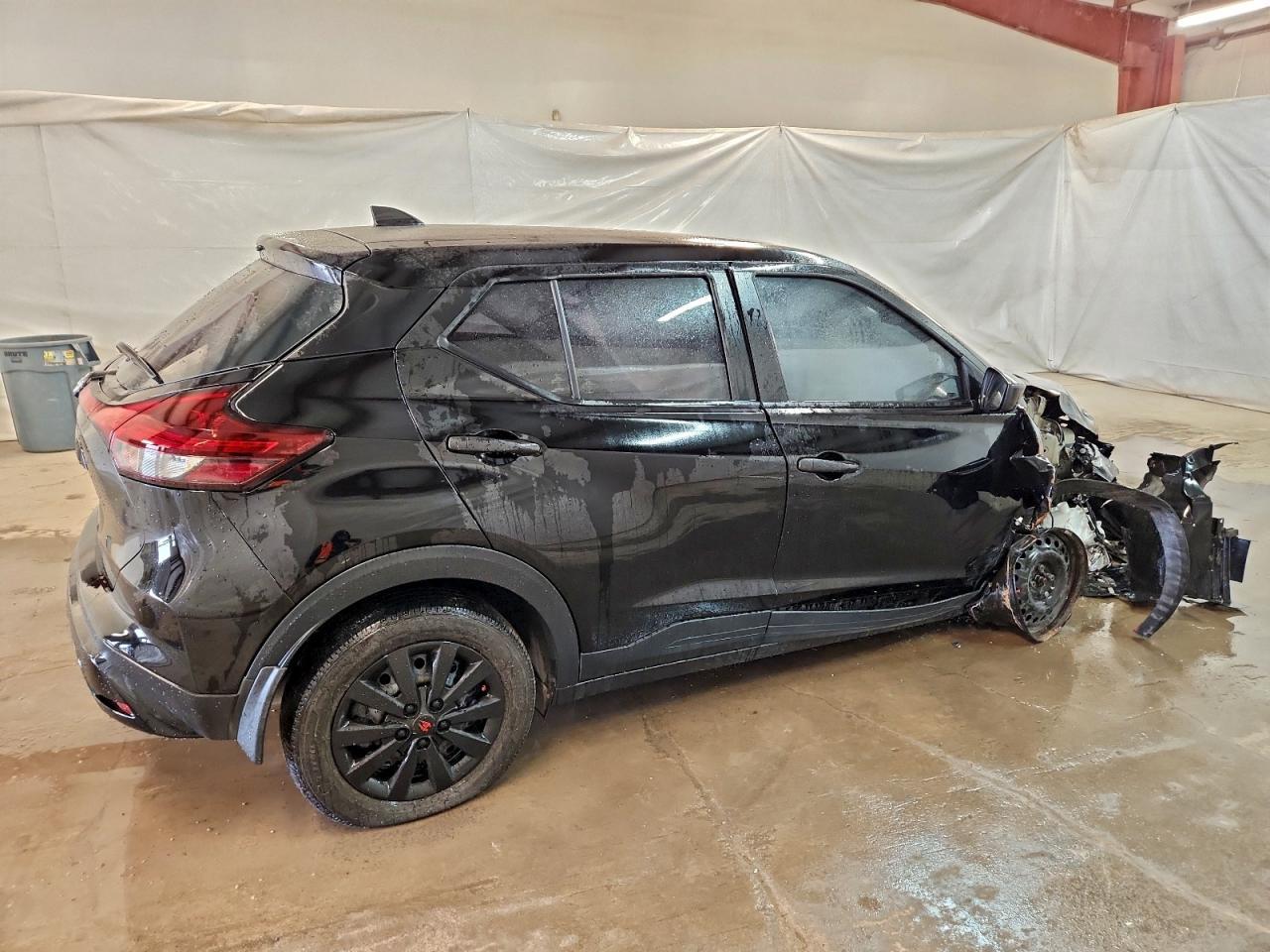 2024 NISSAN KICKS