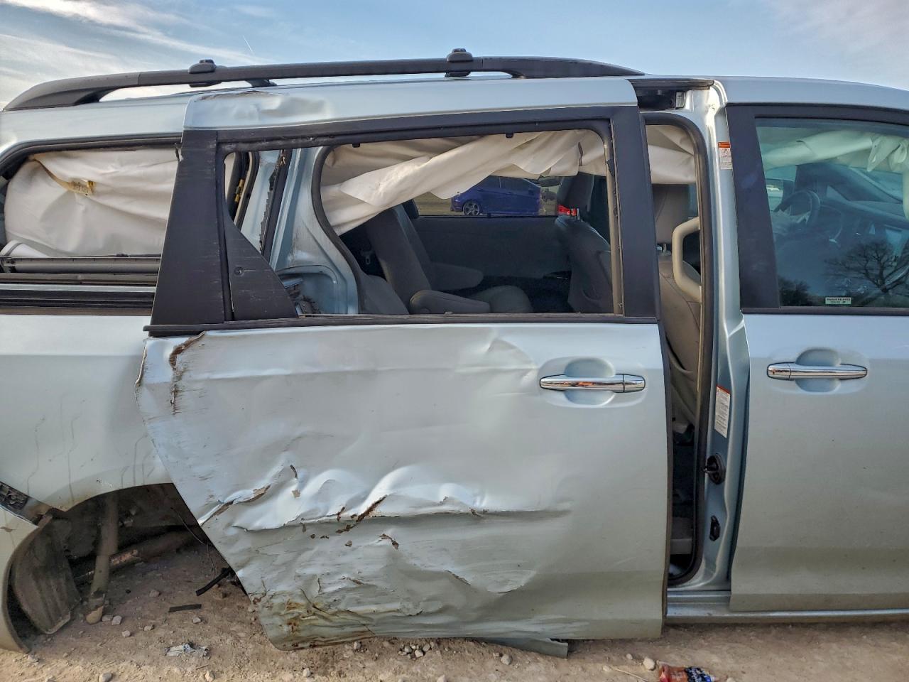 2017 TOYOTA SIENNA