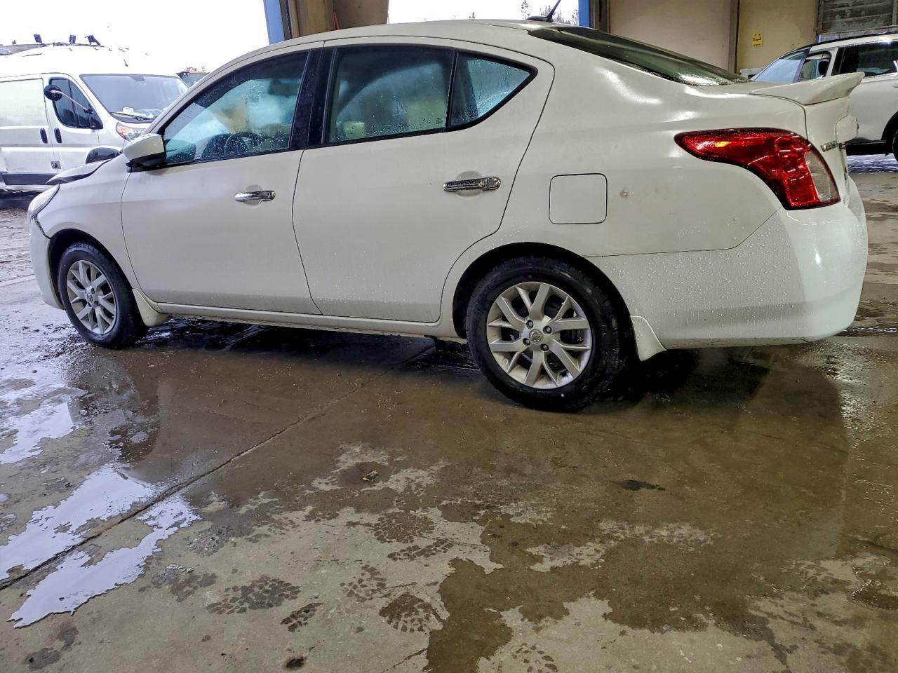 2017 NISSAN VERSA