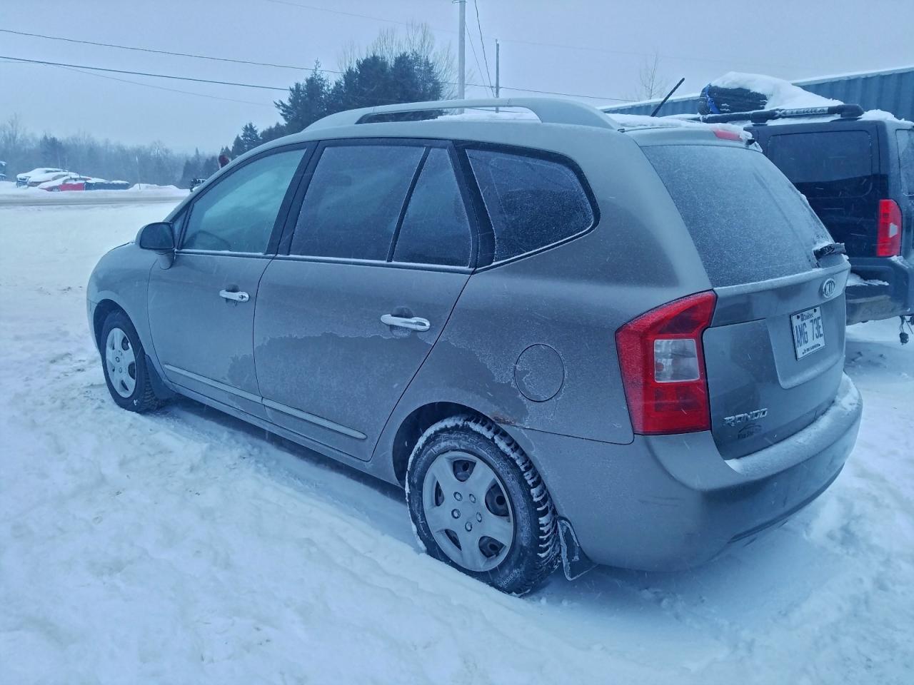2012 KIA RONDO