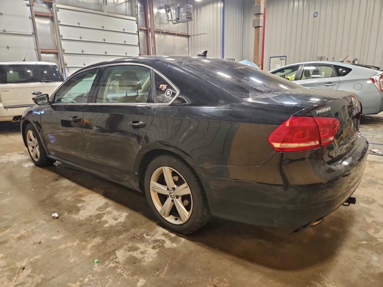 2012 VOLKSWAGEN Passat
