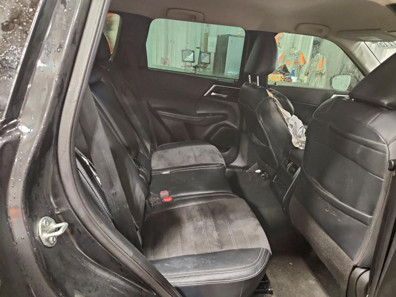 2023 MITSUBISHI outlander