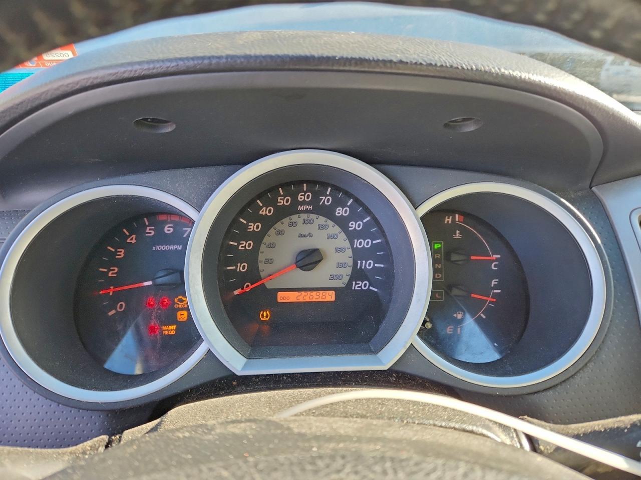2011 TOYOTA TACOMA