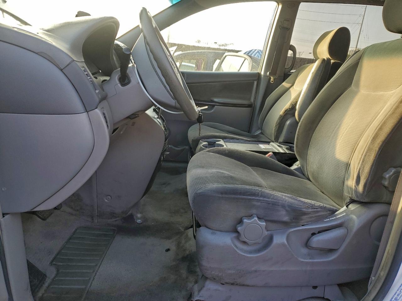 2004 TOYOTA SIENNA
