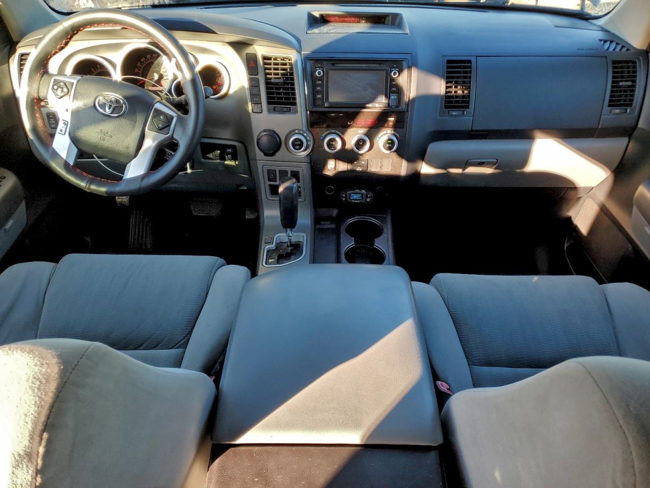 2015 TOYOTA Sequoia
