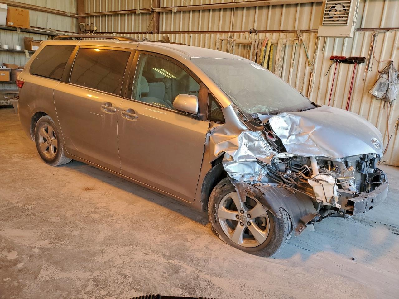 2017 TOYOTA SIENNA