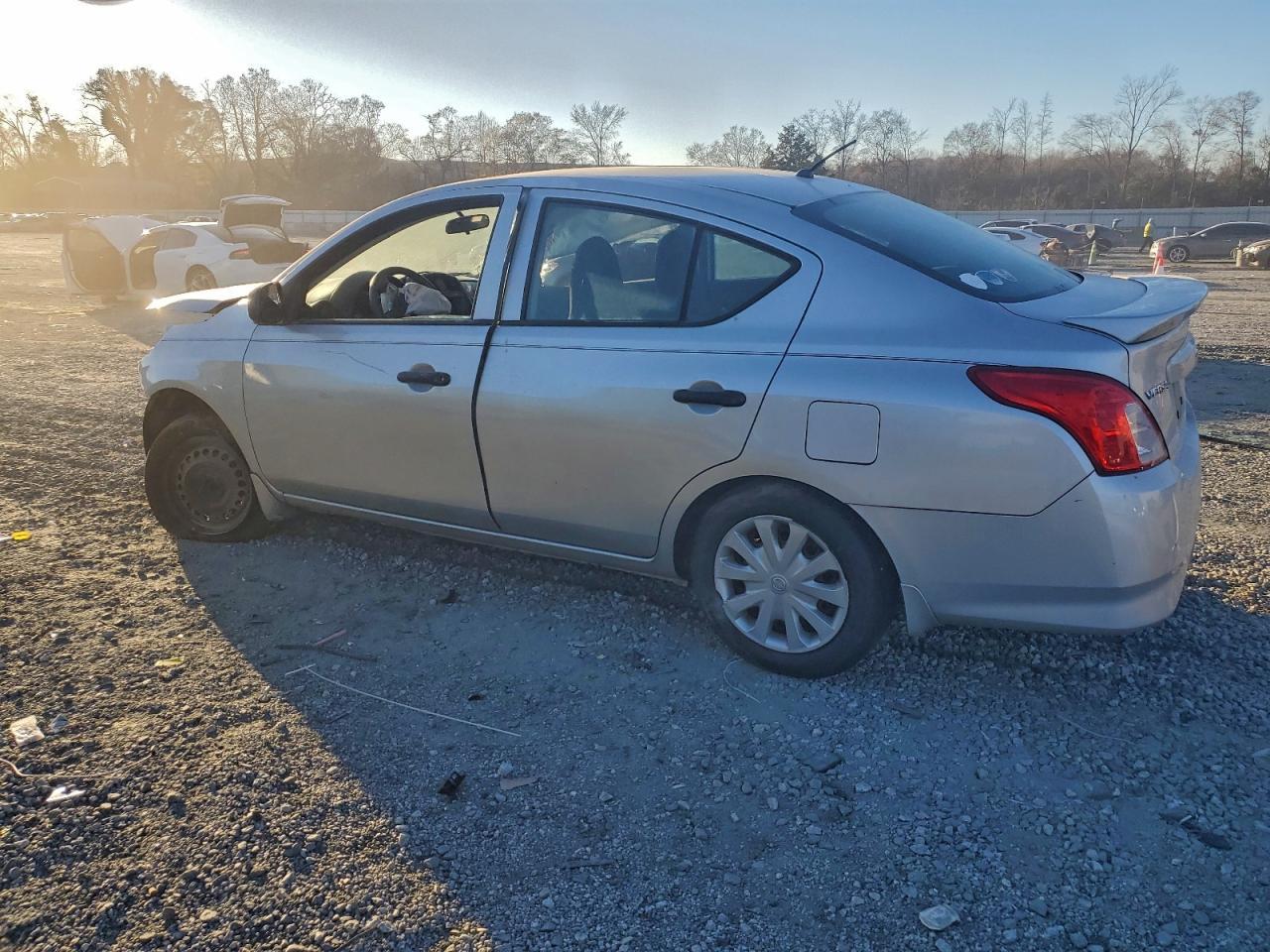 2015 NISSAN VERSA