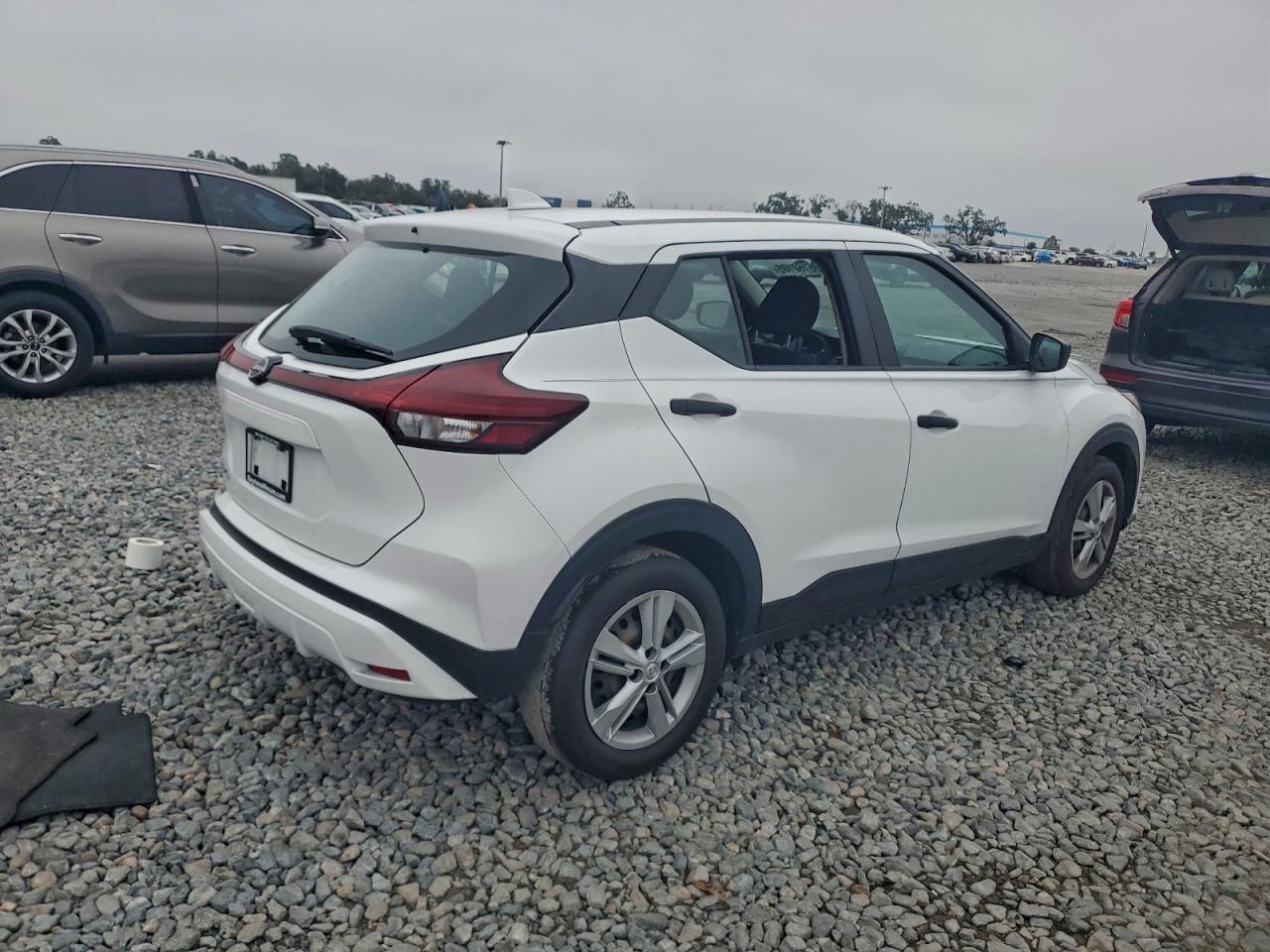 2023 NISSAN KICKS